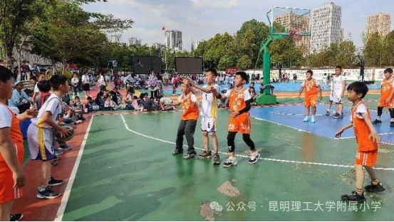 篮球教练如何帮助球员理解规则的重要性?_1